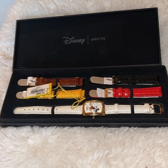 Limited addition Disney Mickey Mouse by invicta leather straps can change up - Picture 4 of 7